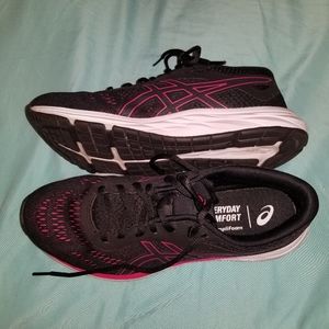 Women's Gel Excite 6 Size 9